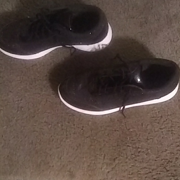 Sneakers - Picture 3 of 3